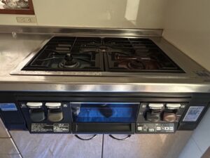 愛媛キッチン取付け隊　サンウェーブ特殊コンロの工事　施工前 